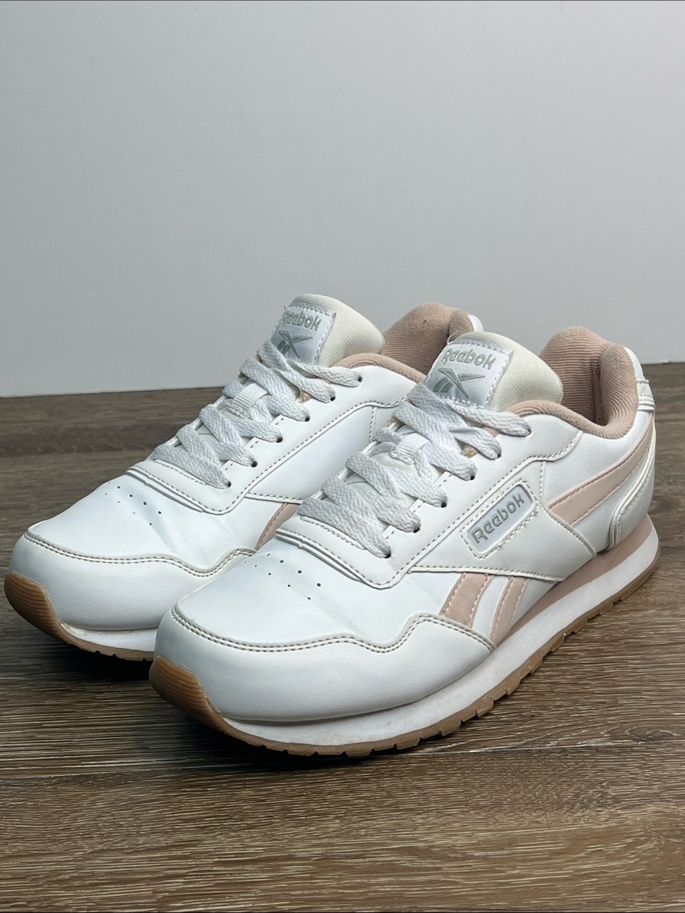 Reebok Classic Leather Jogger Sneakers Women’s Size 7.5 White Pink Gum Sole